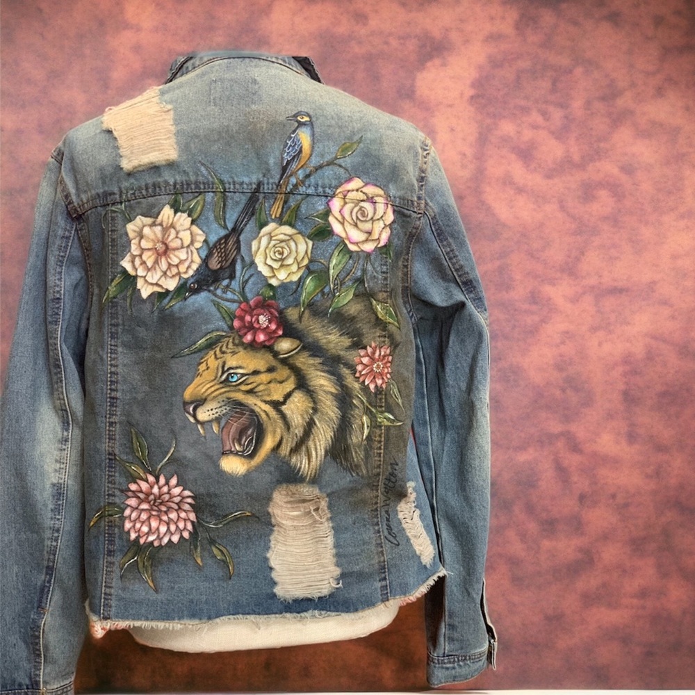 Hand painted Denim Jacket TIGER NEW Women’s SZ MD big cats lions OOAK - Picture 2 of 13
